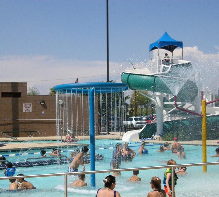 hollyhock-community-pool-photo